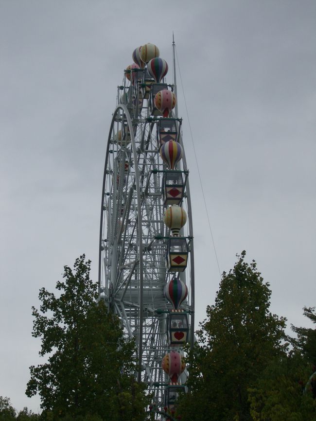 3日目。<br /><br />友人との待ち合わせは午後。<br /><br />ならば、午前中はチボリ公園へ行って遊んでしまえ〜〜〜♪<br /><br />ということで、楽しんできました。<br /><br />友人と会った後も、夜の公園で夜景を満喫☆