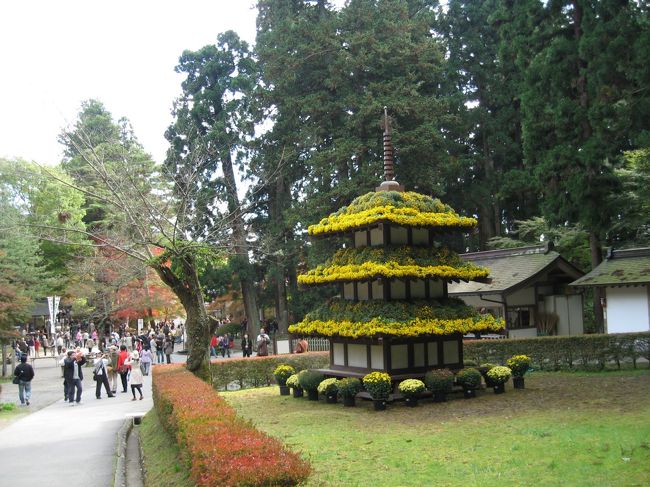 好天の秋の日。毛越寺、中尊寺に行きました。<br />毛越寺は初めて、中尊寺は２度目です。<br />毛越寺は想像以上に庭園がきれいでした。<br />京都ならありそうな庭園ですが、奥州にこれだけのものを<br />作ったとは驚きです。<br />中尊寺はなんといっても金色堂。<br />海外の観光客も多く見かけました。<br />世界遺産になるのかな？