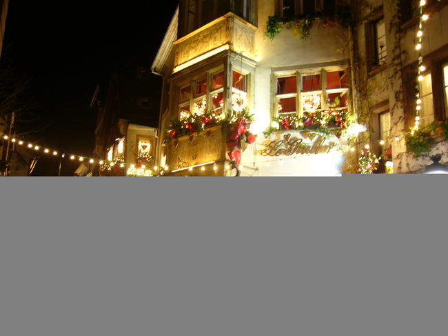 ｢おとぎの国｣のような街アルザス。<br /><br />11月28日からはストラスブールでクリスマスマーケットが<br />始まります。<br /><br />可愛らしい街にクリスマスのイルミネーションと町の<br />あちこちにクリスマスのオーナメントも飾られます。<br /><br />アルザスの町写真でデジブックを作ってみました。<br /><br />http://www.digibook.net/q/oIGMEoC9nCJ_HnHD/<br /><br />アルザスのブログをご案内<br />http://freya.italian-holiday.jp/?month=200910<br />