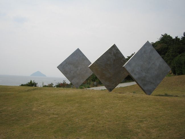 　地中美術館からベネッセのバスで泊まったホテル周辺に戻ってきて徒歩で散策しました。