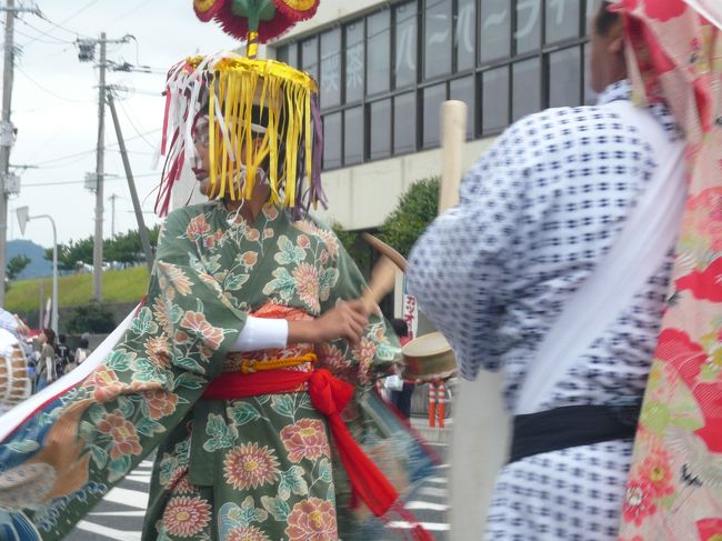 ・何年か前・・・・枕崎市漁協の若手から「自分達で魚食普及を目的とした、イベントをやってみたい・・・手伝ってもらえませんか?」・・との依頼があった・・・「yes・of・course」・・・ ・職員研修や飲み会を重ね・・手弁当で「ぶえん祭り」は始まった・・<br /> 回数を重ね・・今年から・・枕崎市政60周年記念で「薩摩白波の新酒祭り」「農業祭り」と一緒になり、名前も「いっさいがっ祭」に変わった。・・・別に悪い事ではない・・でも少し寂しくなる・・秋を感じ始めたmoguでした。