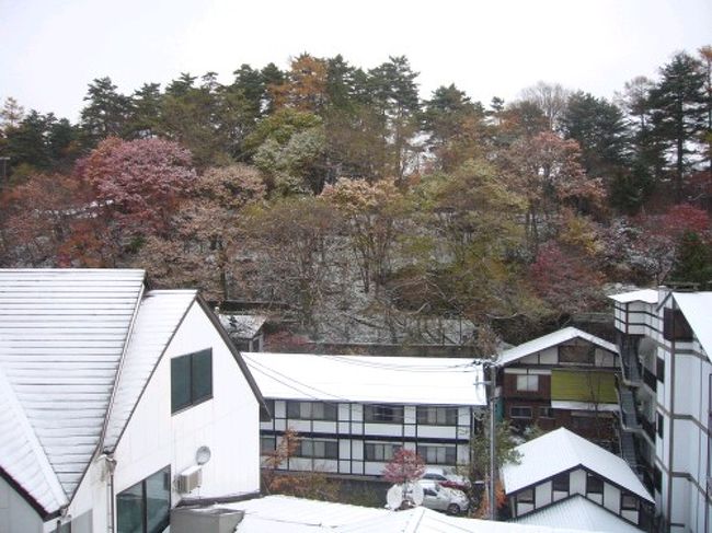２泊で草津へ行ってきましたが、なんと初雪の遭遇しました。