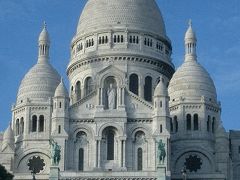 サクレ・クール聖堂は、白く繊細で青空にそびえていた。