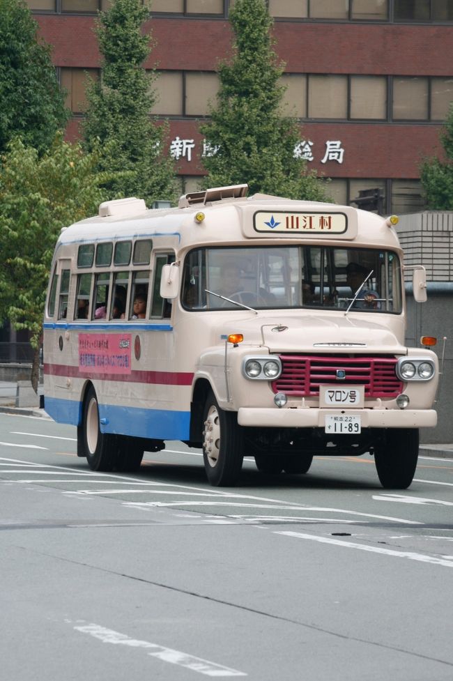 年に1度、9月に開催される<br />公共交通のイベント。<br /><br />ここに山江村のボンネットバスがやってくるのは<br />数年前から聞いていたのですが、<br />なかなかお会いする機会に恵まれませんでした。<br /><br />今年こそはいくぞー!と気合満々で<br />朝から出陣した私です。<br /><br />もちろん、目的はマロン号♪<br /><br />さて、どんな一日だったのか・・・ご覧くださいませ。