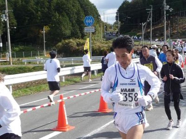 京丹波町は人でごった返しています・・・そうです今日は2500人の人がマラソンに京丹波町に来てくれました・・・<br /><br />皆さん頑張って・・・