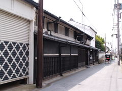 奈良の門前町の古い佇まいと飾り瓦