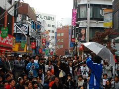 にぎわい爆発 あつぎ国際大道芸 2009 で青いジャージの加納真実を見る。