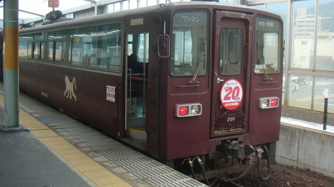 第３セクターで景色がきれいという話を聞いて、わたらせ渓谷鉄道に乗って渡良瀬川と足尾を見に行きました。少し季節はずれで夕方から雨が降り出すあいにくの天気でしたが、逆に乗客も少なくのんびり景色を堪能出来ました。<br />その後、足尾銅山に行きました。これで、佐渡金山、石見銀山、足尾銅山と金銀銅見たことになり、昔の資源の豊富さに感動しました。