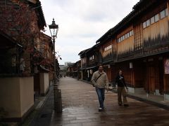 紅穀格子に石畳　ひがし茶屋街まち歩き