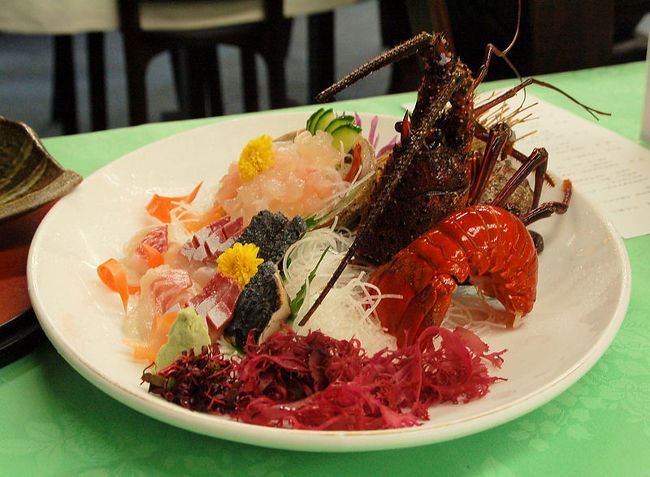 鳥羽の旅館に宿泊し、伊勢海老を食べました。