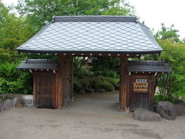 盛岡インターを降り、国道46号で20分。繋温泉「湖山荘」へ行った。