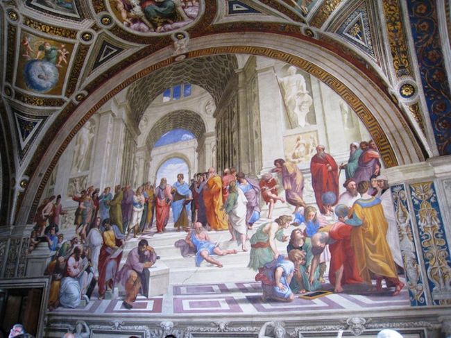 ローマにやって来てなかなか見ることができないもの<br />それはサンピエトロ大聖堂の内部と、このヴァティカン博物館です。<br />土日は物凄い人が並んでいるので何度も諦めてしまいました。<br />今回は平日に訪れたのでようやく入ることが出来ました！！！<br /><br />とは言え、中はかなり多くの人でごった返していました。<br />中には身動きもとれないところもあり、自分でペースでは<br />なかなか回れません。ちなみに最後のシスティーナ礼拝堂まで<br />かなり急いで回っても３時間は掛かってしまいました。<br /><br />最後のシスティーナ礼拝堂は撮影禁止ですが<br />それ以外は基本的に写真撮影はOKでした。<br /><br />時間に余裕をもって是非ゆっくり回って見て下さい！