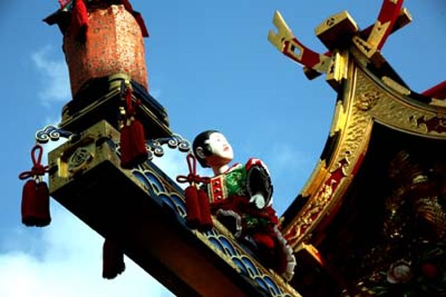 高山にはしばしば出かけますが、「高山祭り」（日枝神社の春の山王祭）は初めてで、人の多さに驚きました。外国からの旅行者も多くなりましたね・・・