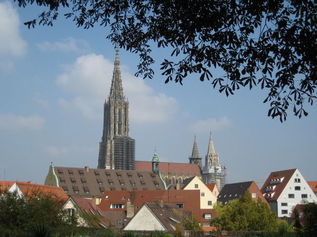 2009年9月21日（月）早朝にミュンヘンのオクトーバーフェストを見てから、その足でウルム/Ulmへ♪<br />今回は、春に大聖堂を登ったので、街並みをてくてくする事に♪<br /><br />秋のウルム/Ulmはどんな感じかなぁ〜☆<br />