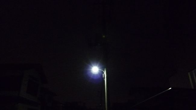 何と5時42分発。世の中は暗く、外気温は7.6℃。
