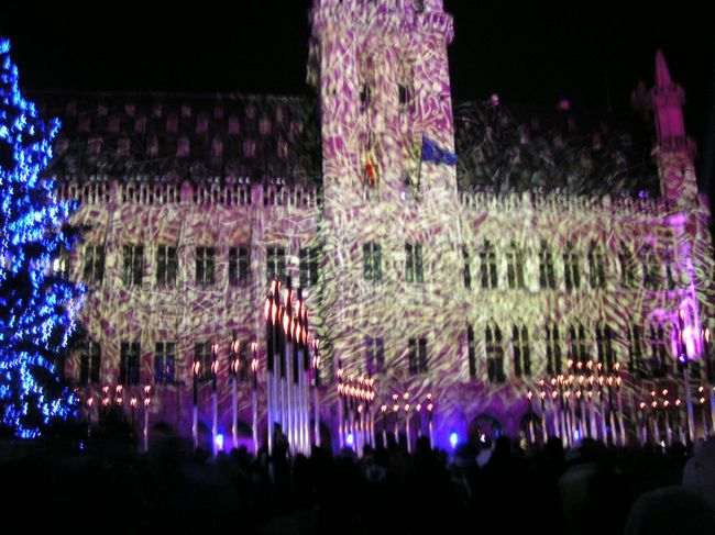 　2008年12月、年末のブリュッセルの夜です。26日から4連泊し、ブリュッセルを満喫しました。グランプラスのイルミネーションというかショーは28日までだったのですが、静かなグランプラスも素敵でした。