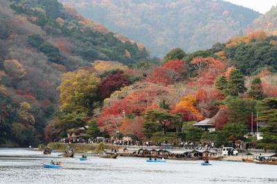 嵐山の紅葉紹介の締め括りです。肌寒い日でしたが、紅葉は見頃を迎えていました。