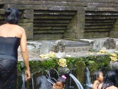 ★聖なる水の湧き出る・ティルタ・エンプル寺院・バリ島