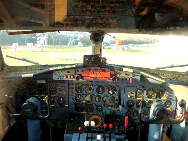 マニアじゃないけど飛行機好きにはたまらん♪<br />パイロット訓練用DC-8シュミレーター体験。<br />羽田空港から成田空港まで約15分のリアルなフライト映像でパイロット気分を味わえます。<br /><br />博物館も楽しいですが、ここの外から真近に見える着陸態勢の飛行機や大きいエンジンの音に興奮！　<br />成田空港より、空港隣りに位置するこの航空科学博物館の外からの方がより迫力ある飛行機を近くで見れます。<br /><br />成田空港夕方出発の人は出発前にここで飛行機鑑賞もおススメ！<br />成田空港からバスで約10分です。<br />また、飛行機見に行きたい場所。<br /><br /><br />★マニアじゃない人の所要時間目安：約60～90分<br />