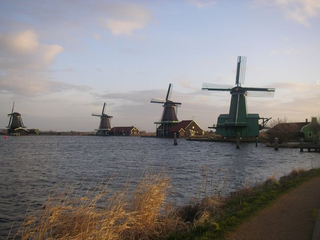 風車の町ザーンセ・スカンスとアムステルダム運河クルーズを楽しんだ２日目
