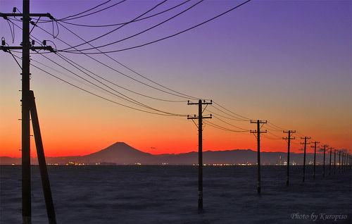 海の風景 海へと続く電柱。。。 木更津、金田海岸で見られる景色 /千葉県