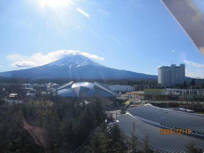 富士山がはっきりと見られるこの季節に、極寒の遊園地「富士急ハイランド」へ<br /><br />http://www.fujiq.jp/<br /><br />割引券利用で　フリーパスを購入<br /><br />大人　＠￥3700　　＠小人￥2700　　
