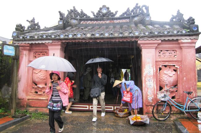 2009冬、ベトナム旅行記3(13/36)：12月19日(7)：ホイアン、日本橋(遠来橋)、橋の中の廟、フーンフンの家