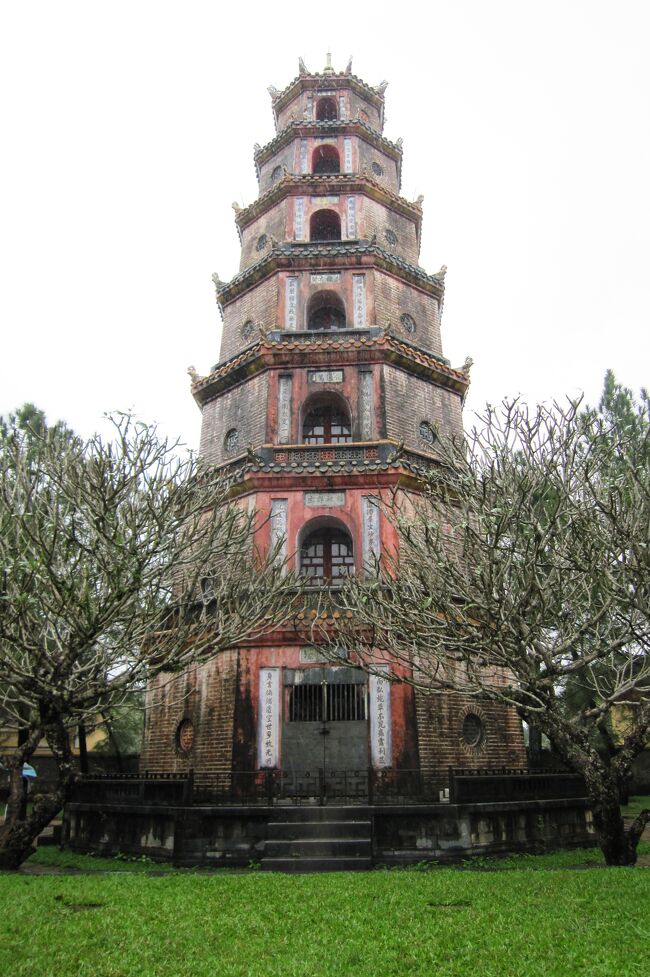 2009冬、ベトナム旅行記3(18/36)：12月20日(3)：フエ、ティエンムー寺、トウニャン塔、鐘楼、守護神