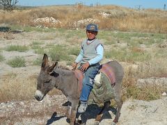 2009.10ギリシア・トルコ旅行24-ロバに乗った少年，Derinkuyuの地下都市