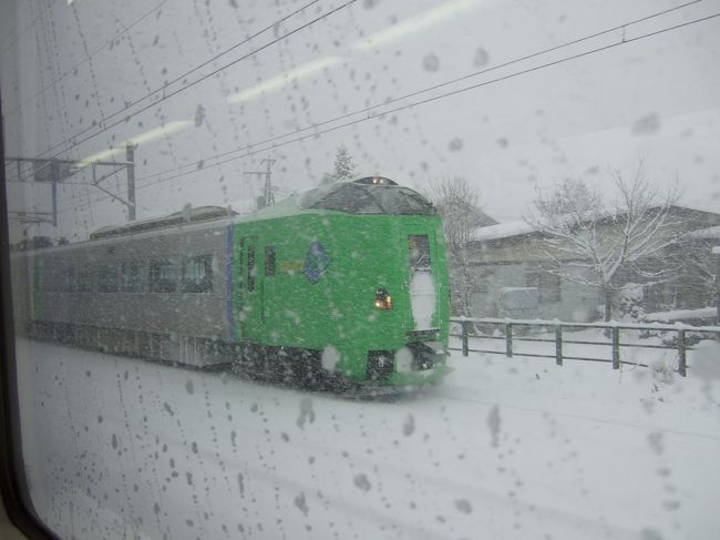 青函トンネルを越えて、ついに北海道に入りました。<br />しかし到着した函館の街は極寒の吹雪…！<br />こんな状況の中、旅をするのかよ…。<br />だけど吹雪の街に飛び出すしかありません。<br />絶望的な気分になりながら、真っ白な街へ足を踏み出しました。