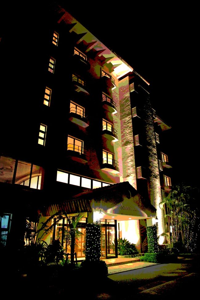 石垣島のシーマンズクラブ リゾートホテルの夜景です。