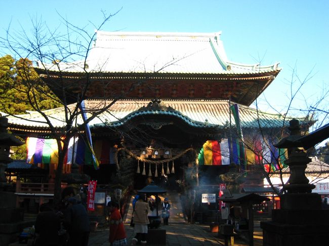 鹿野山神野寺に初詣に行ってきました。<br /><br />以下引用「千葉県房総半島の中部西寄りにある山。標高379m。成田層群の砂層からなり，北側は緩斜面，南側は急斜面をなす。山上の神野(じんや)寺は京浜に及ぶ広い信仰圏をもつ真言宗の名寺。」http://kotobank.jp/word/%E9%B9%BF%E9%87%8E%E5%B1%B1