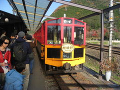 京都　嵐山でトロッコ列車に揺られて
