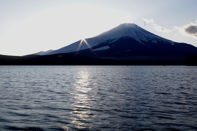 冬の山中湖は風が冷たい。ですが富士や湖や月は本当に綺麗でした。