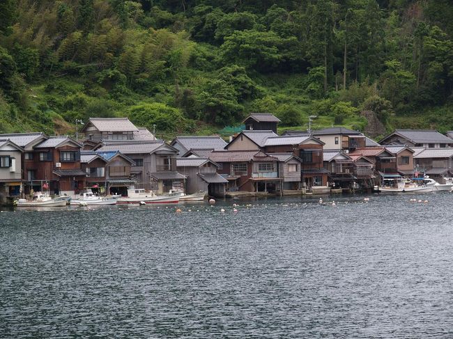 今福の滝、金引の滝を見た後、丹後半島をぐるりとドライブしました。丹後といえば天橋立が有名ですが、何度か行ったことがあるのでパス。主に伊根の舟屋を見学し、経ヶ岬、丹後松島など国道１７８号沿いの景勝地を見学しながらのドライブでした。