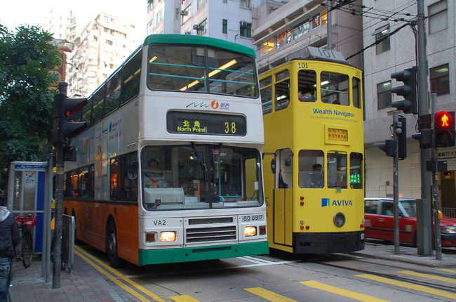 マイルを貯めて、香港にやって来ました。イギリスの雰囲気をたっぷり感じることのできる香港の街をお伝えします。<br /><br />なお、このアルバムは、ガンまる日記：二階建て路面電車と二階建てバスの走る街[http://marumi.tea-nifty.com/gammaru/2010/01/post-e8a2.html]とリンクしています。詳細については、そちらをご覧くだされば幸いです。