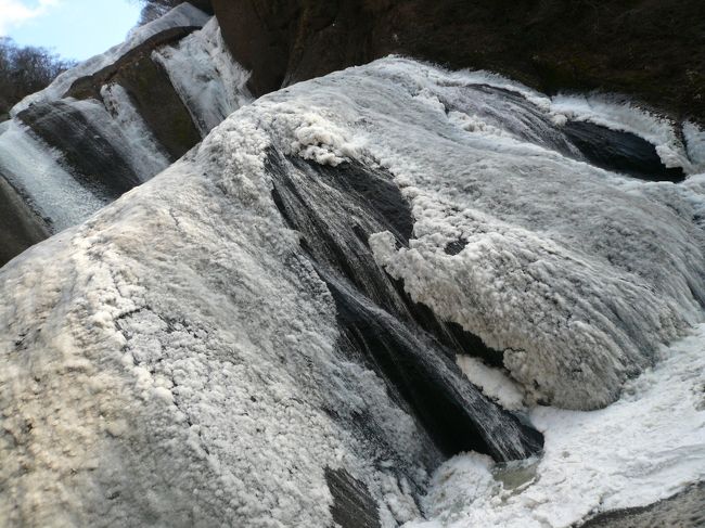 4年ぶりの完全凍結とはならなかったまでも、袋田の滝は冬の装いで私たちを迎えてくれました。<br /><br />合わせて、デカ盛りのお店「叙楽園 （ジョラクエン）」でかた焼きそばに驚き、「三太の湯」で癒された一日となりました。<br /><br />時期に合わせて茨城にも遊びに来てね。