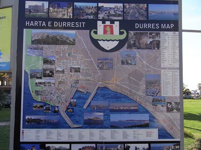 Durres（デュレス）はアルバニアの首都、ティラナからミニバスで45分。<br />市内中心部からいっくらでも出てるので、自分の都合で移動可能。<br />運賃は100レク（100円）。