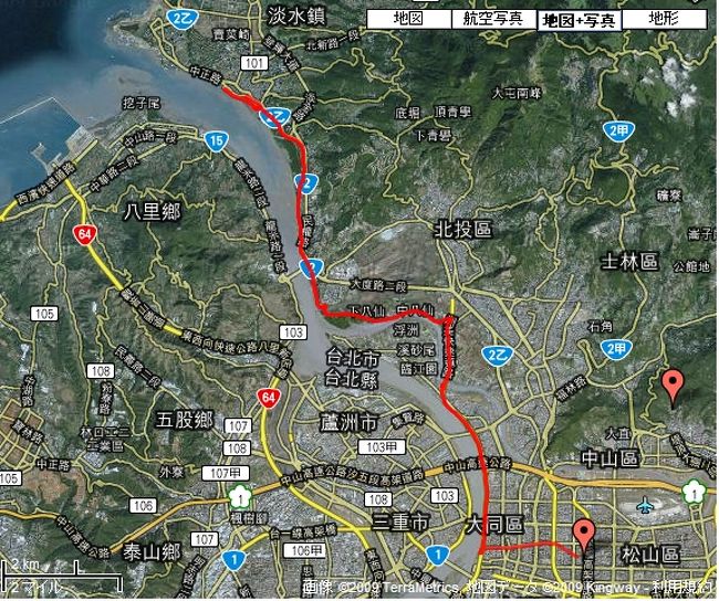 旅行記は、FaceBookに移行しました。<br />https://www.facebook.com/aoKaeru<br />--<br /><br />台北情報つぶやきます。Twitterは「@aokaeru」。<br /><br />台北にて、Birdy(日本名は、BD-1)と言う自転車を買う。<br />数十年ぶりのサイクリングだったが、最新自転車の進化と台北の安全なサイクリングロードに驚いた。自転車は、日本で買うより2-30%は税金、為替、割引のおかげで安いと思われる。また私のは、折りたたみ式なので日本に飛行機で持ち帰れる。写真は、Garminという台湾製GPSにてデータを取ったGoogle MAP軌跡。今後、レンタカー&サイクリング&ヒーリングスポットめぐりを続けたい。<br /><br />今回のルートは、台北市内-大稻埕(民生西路の終点)-關渡宮(ヒーリングスポット)-淡水の単純往復である。淡水河の右岸を走るコース。距離は、片道25km、往復50km。時間は、片道1.5時間程度。<br />私たちは、途中、一般道に出てショートカットしました。カットしないとあと30分余計にかかります。<br /><br />台北自転車専用ロードは、とてもよく整備舗装されており安全です。ぜひ裏台北を知ることができる自転車(中文では、脚踏車という)をお試しあれ。Giant等、豊富なレンタサイクルもあります。しかも安い。このルートでは、大稻埕と關渡にて借りられます。<br /><br />今後。乗る予定自転車ルート。<br />http://www.taipeitravel.net/user/Article.aspx?Lang=1&SNo=04000121<br />--<br />アクセス数が、急に増えた。興味のある方が多い模様なので、もう少し親切に解説。<br />自転車ルートの原点は、大稻埕(民生西路の終点)が良い。ココからいろいろなルートにアクセスできるからだ。レンタサイクルも、大稻埕が、一番充実している。パスポートが、あれば貸してくれるようである。自転車も豊富で、ばっと見で数百台のストックがあった。Giantをはじめ、いろいろな自転車を試せる。借りられる場所等の情報は、ココである。<br />借りられる場所とお勧めルート。<br />http://www.cycling-lifestyle.org.tw/rental.php<br />借りられる時間。<br />4月までの冬期は、8:00-17:30。夏期は、-18:30。<br />http://www.cycling-lifestyle.org.tw/knowledge.php?knowledgeid=55&categoryid=5<br />借りられる金額。子供用も充実している。<br />http://www.cycling-lifestyle.org.tw/knowledge.php?knowledgeid=51&categoryid=5<br />たとえば、大人用高級変速車は、<br />一時間60元(180日本円)、四時間でもたったの180元(540日本円)。安いっ。<br />台北からのルートは、ココに詳しい地図がある。<br />http://www.taiwantalker.com/article.php/172<br />--<br />普通の格好でも借りられる。私は、ヘルメットをしていなかったが、ほとんどの人は、ヘルメットならびに自転車乗りの格好をしている。台湾人は、見かけだけ皆プロだ。ヘルメットは、市内の店で、さまざまなものが買える。1000元程度。安全のためにかぶったほうが良いであろう。<br /><br />自転車は、右側通行。自転車専用ロードは、自転車しか走っていない。極めて安全。(一部、一般道、砂利道を通る)早朝は、空いている。しかし昼ごろから自転車渋滞するほど台北は、自転車ブーム。ストレスフリーな走行は、朝のスタートをお勧め。なお台湾は、自転車盗難が多発している。ま、しかし台湾友人曰く「鍵をつけるから盗られるのだ。鍵がないと近くに人がいると思うから盗まない。」と。私も鍵をつけていません。マネは、自己責任で。(ちなみに友人の自転車は、一台20万円超です...。)<br /><br />台北のMRT(地下鉄)と台鉄は、自転車持ち込み可能。折りたたみの場合は、必ず袋(輪行袋等)に入れる必要があり。ゴミ袋でも良い。忘れた人は、セブンイレブン等で購入すれば良い。そうすれば無料だ。<br />台北のMRT(地下鉄)に限って書くと、普通の自転車は、乗れる日と駅、時間、料金が決まっている。土日、休日の朝6時から、16時までに乗ること。人+自転車で、100元。<br />乗降線可能線は、<br /> * 淡水線<br /> * 新店線<br /> * 中和線<br />それ以外には、開放していない。<br />乗降可能駅は、<br /> * 紅樹林站<br /> * 竹圍站<br /> * 關渡站<br /> * 北投站<br /> * 加哩岸站<br /> * 明?站<br /> * 士林站<br /> * 圓山站<br /> * 雙連站<br /> * 頂溪站<br /> * 南勢角站<br /> * 中正紀念堂站<br /> * 公館站<br /> * 大坪林站<br /> * 新店站<br />淡水駅は、入っていない模様。<br />http://www.taiwantalker.com/article.php/173<br />を参考に。なお台湾は、とてもいい加減なのでころころ変更します。ノークレームで、お願いします。変更があったら教えてください。<br /><br />私たちは、二週間に一度、台北市内から様々なルートを走る予定。もしお暇な人がいたら、ご連絡ください。参加OKです。皆様も、ぜひ台湾で自転車に乗ってみて。地元の人たちと、気軽に触れ合えます!<br />--<br />参考<br />私の買った自転車。Birdyは、ドイツ人が設計し台湾で製造。<br />自転車のフェラーリと(一部では)呼んでいる。<br />日本では、ミズタニ自転車が輸入。<br />http://www.mizutanibike.co.jp/bd-1/index.html<br />私の購入モデルは、日本で販売していないモデル。<br />Sram 3x8 Modelです。これ。<br />http://www.hometec.com.tw/prod.asp?catid=4&pid=74#<br />Sram Dual Drive 3x8 内変速3速 (Inner gear ratio: 73%・100%・136%) Nut Type 36H<br />Shimano HG50-I 8speed 11-30T (8速, 11-13-15-17-20-23-26-30)<br />色は、フェラーリ赤カラーにしました。 折りたためて、かっこいいよ。<br /><br />自転車メーカー情報(台灣HP)<br />Giant<br />http://www.giant-bicycles.com/zh-TW/<br />KHS<br />http://www.khsbicycles.com.tw/<br />MERIDA<br />http://www.merida.tw/<br />DAHON<br />http://www.acme-sports.com.tw/html/product/pro_list.asp?Main_Url=02<br />Birdy<br />http://www.hometec.com.tw/<br /><br />自転車店情報<br />Giantであれば、そこらじゅうで販売しています。Tax Refundもあるところもあります。聞いてみてください。消費税分(今は5%)安くなります。<br />http://bikepapago.blogspot.com/2008/06/blog-post_8618.html<br />自転車用品販売ネット店は、ここが有名。欲しい物の事前調査をしてください。<br />http://shopping.pchome.com.tw/?mod=store&func=style_show&SR_NO=CGAF0Z<br /><br />特に複数の自転車を扱っている実売店では、ココが私のお勧め。<br />中山北路と市民大道にある「城市?洲」という台北店。<br />台北市中山區中山北路一段21號1F<br />Duty free。いろいろな自転車が置いてあります。<br /><br />質問があれば、どうぞ。(返事は、必ず差し上げられるとは限りませんが...。)皆さんも、台湾の自転車ライフを楽しんでください!<br />ではねー。