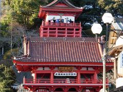 初詣　は、　九十九里浜　の　『　真っ赤！　な　　空中　寺　　？』　で・・・。