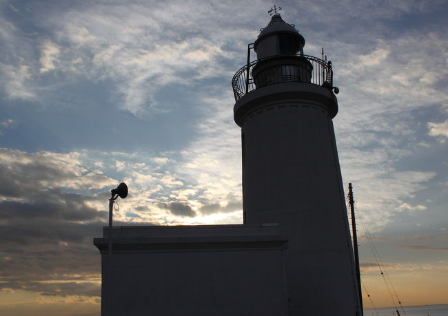1月23日、道の駅とみうら枇杷倶楽部から洲崎灯台、<br />野島埼灯台へ。途中、大島を水平線に望む。