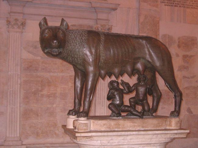 初めてのイタリア＆フランス旅行。<br /><br />成田からヴァージンアトランティック航空でロンドン・ヒースロー空港まで（約12ｈ）、（乗り継ぎ５ｈ待ち）ヒースローからアリタリア航空でローマまで（約2ｈ）の長旅。<br /><br />この旅行を経てから、私はパリの魅力にハマリ、大学院まで進んでパリの研究をする羽目に・・・・<br /><br /><br />でもまだ初めてのローマ＆パリはガイドブックで示された観光名所を巡るだけで精一杯の旅でした。<br /><br /><br /><br /><br />