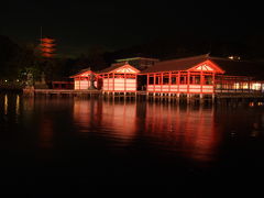 夜に浮かぶ宮島