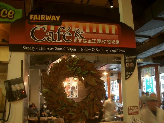 New York に着いて最初のランチは74th St.まで上がって、Fairway の2階でバーガーをいただきました。