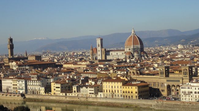 念願の初☆ヨーロッパinイタリアに行ってきました。 ミラノ、ヴェネツィア、フィレンツェ、ローマをまわりました。寒かったけど楽しかった！<br /><br />今回はフィレンツェ編。一番行きたかった場所なので、実際ドゥモ見たときは感動でした☆☆