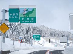 1月の上信越自動車道③妙高付近より上越市までは雪が積もった風景