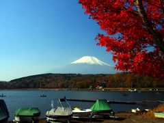 秋の山中湖と富士山