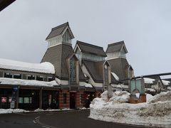 雪国らしい高田駅付近の風景