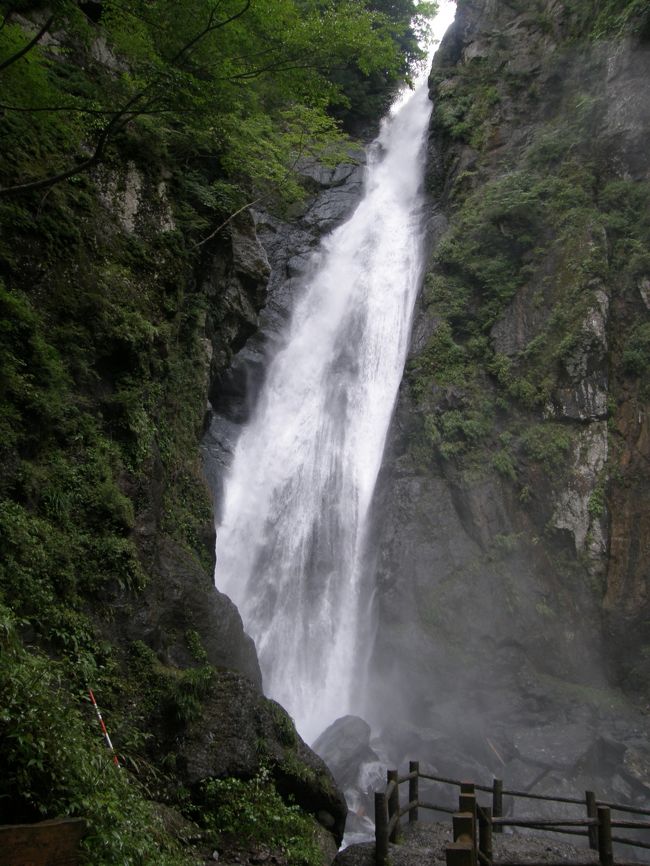 静岡の百選の滝・安倍の大滝に行ってきました。<br /><br />第１日：梅ケ島温泉泊<br />第２日：梅ケ島温泉−安倍の大滝−赤水の滝