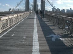 Brooklyn Bridge を歩く。天気の良い日は絶好の散歩コース。